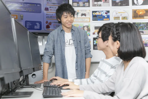 ゲームプロデューサーになるには学校へ通うのがおすすめ